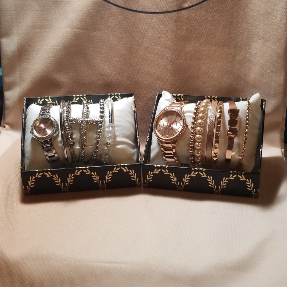 Watch with matching stackable bracelets - 2 sets